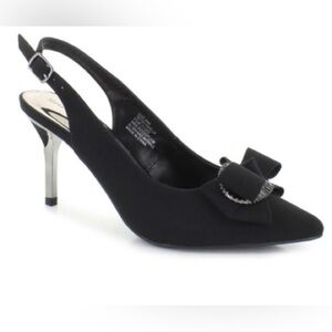 Torta Caliente Black Pointed-Toe Pumps with Decorative Bow On Vamp - Size 8W